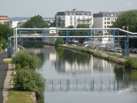  canalisations traversant le canal